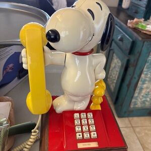 Snoopy Vintage Telephone with Yellow Handset